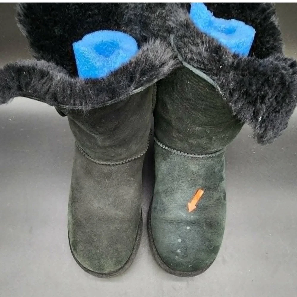 UGG Black Bailey Button‎ Women 7 Sheepskin Suede Winter Fur Boots Cozy Classic